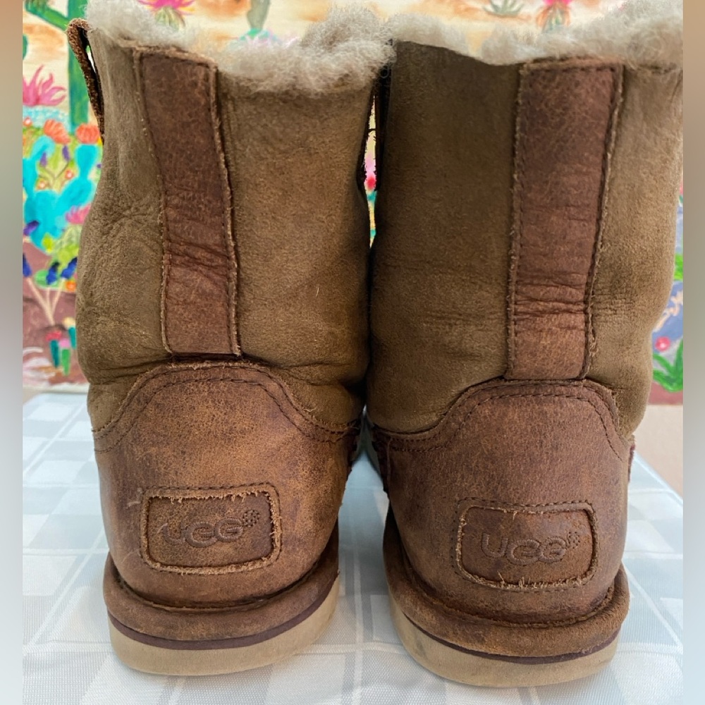UGGS Women's Short Ankle Distressed Look Boots, Brown, 7-  7 1/2 - Picture 6 of 11